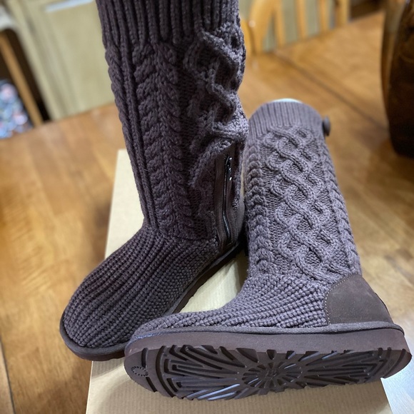 UGG CLASSIC CARDI CABLED KNIT BROWN BOOTS - WOMEN'S 8 - Picture 5 of 15